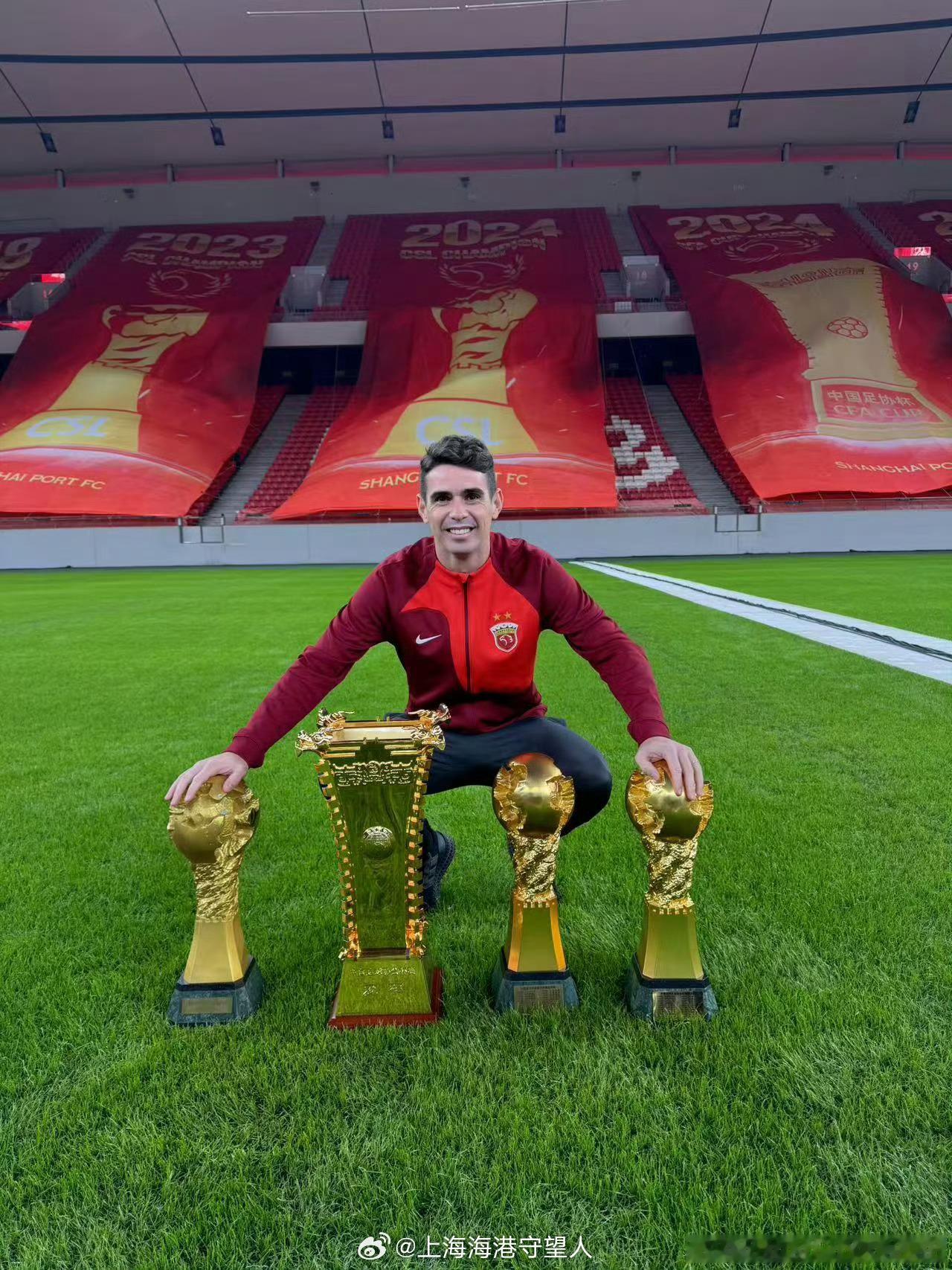 上海海港[超话]  终于还是要到了分别的时刻[泪] 八年时光帮助球队拿下三座联赛