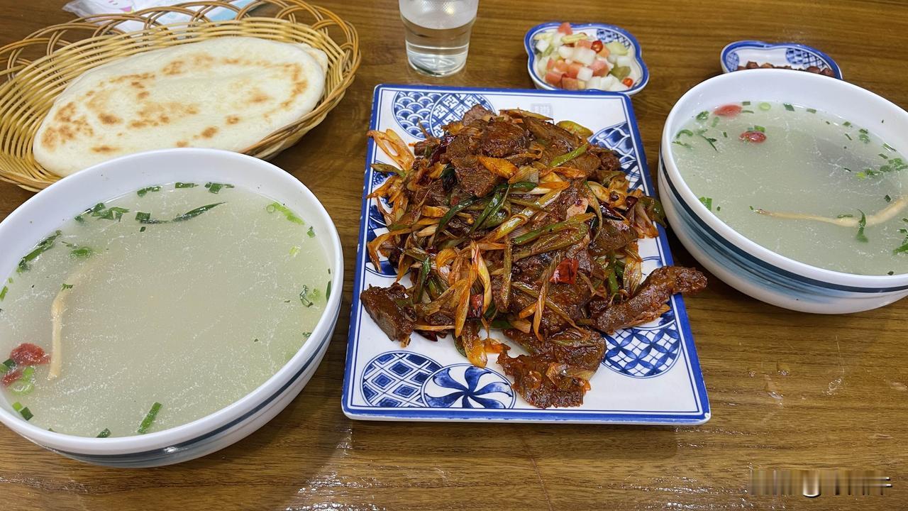 单人33的牛舌饼，能不能吃得饱？
几年前，吃过一次，这种被称为牛舌饼的一种，特色