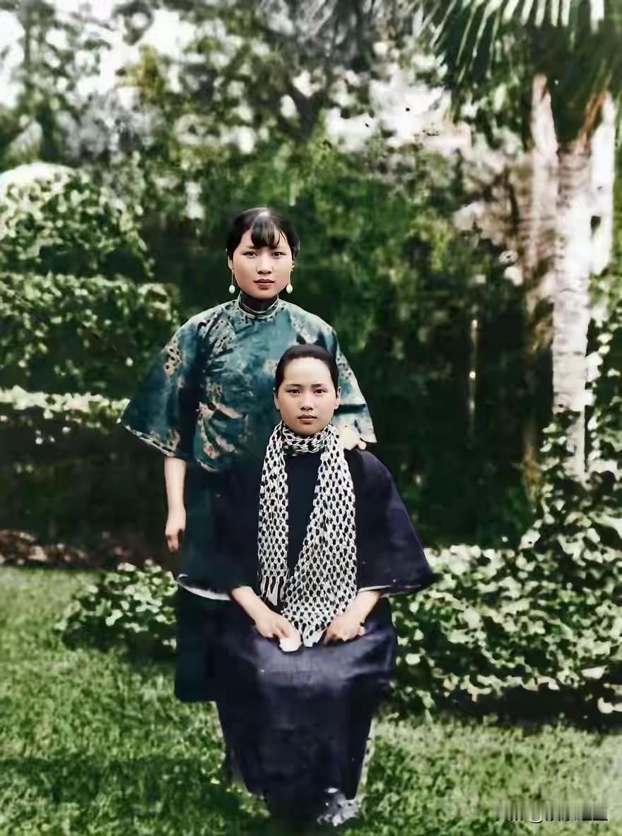 宋家姐妹
一个精致利己，一个大爱无疆