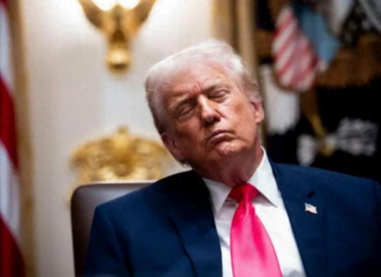 越来越多的迹象表明，如果特朗普继续下令ICE开展逮捕移民的行动，等待他的，很可能