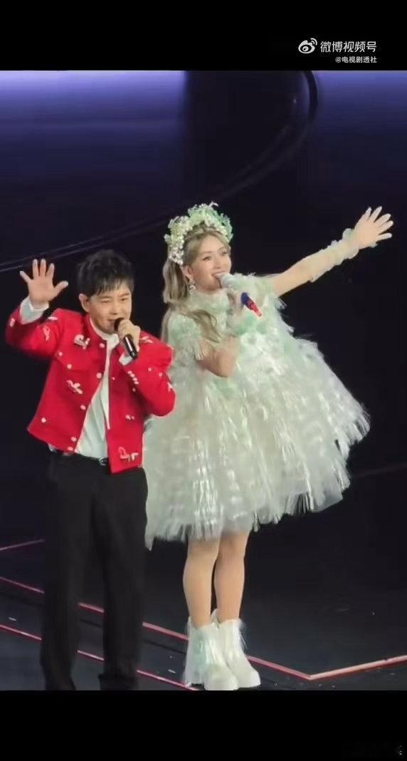 谢娜林志颖合唱 谢娜和林志颖同台合唱这个组合我是真没想到，两个人的声音放在一起居