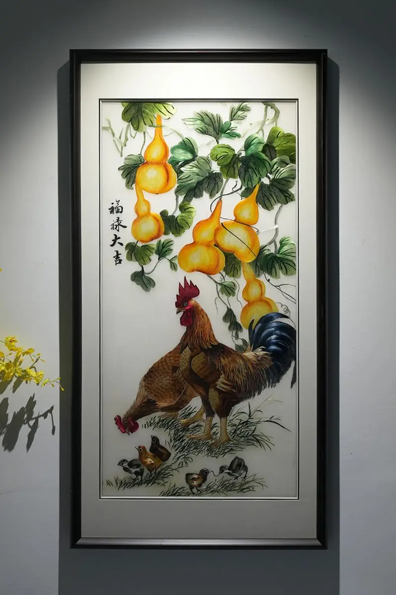 竖幅苏绣福禄大吉，揽尽家宅兴旺福 柔丝织金葫，绣翎绘群禽。葫芦藏福禄...