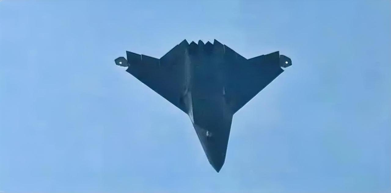 北六代新图在现，歼-50的研发进度确实令人振奋。这次最直观的变化在机头部分，此前