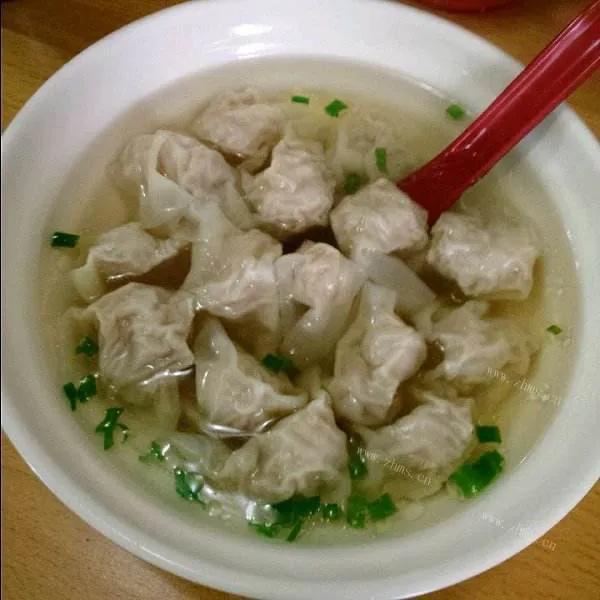 你去馄饨店吃10块钱一碗，从1月吃到10月，突然老板跟你说今天开始涨价了，涨两块