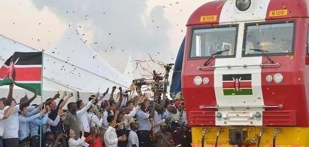 2017年，中国拿出38亿美元，帮肯尼亚修了480公里铁路，铁路是通了，但8年过