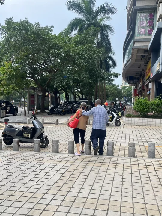 拍到一点温暖的小瞬间