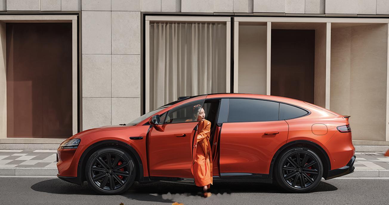 智界R7智界新S7 橙色这个色彩是很难驾驭的，看看智界能否hold住活力橙，灵感