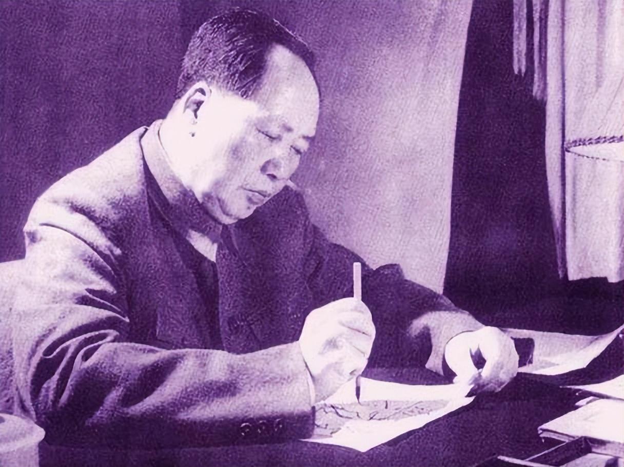 1956年毛泽东的专机中途失联，死里逃生后，毛泽东：胡萍是个人才

1956年4