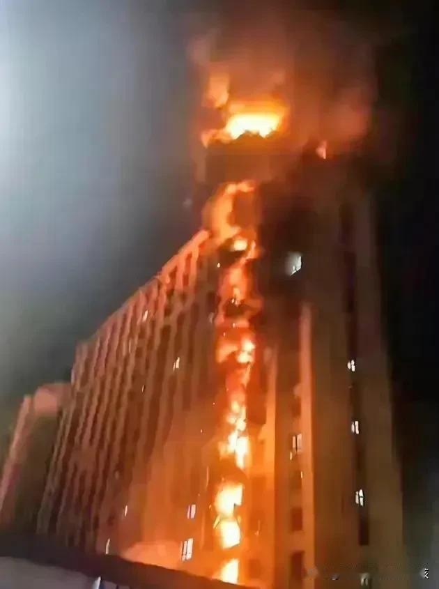 南京高层大火，黑龙江佳木斯大火。不知道今年这是怎么了。
水火无情，一场大火下来，
