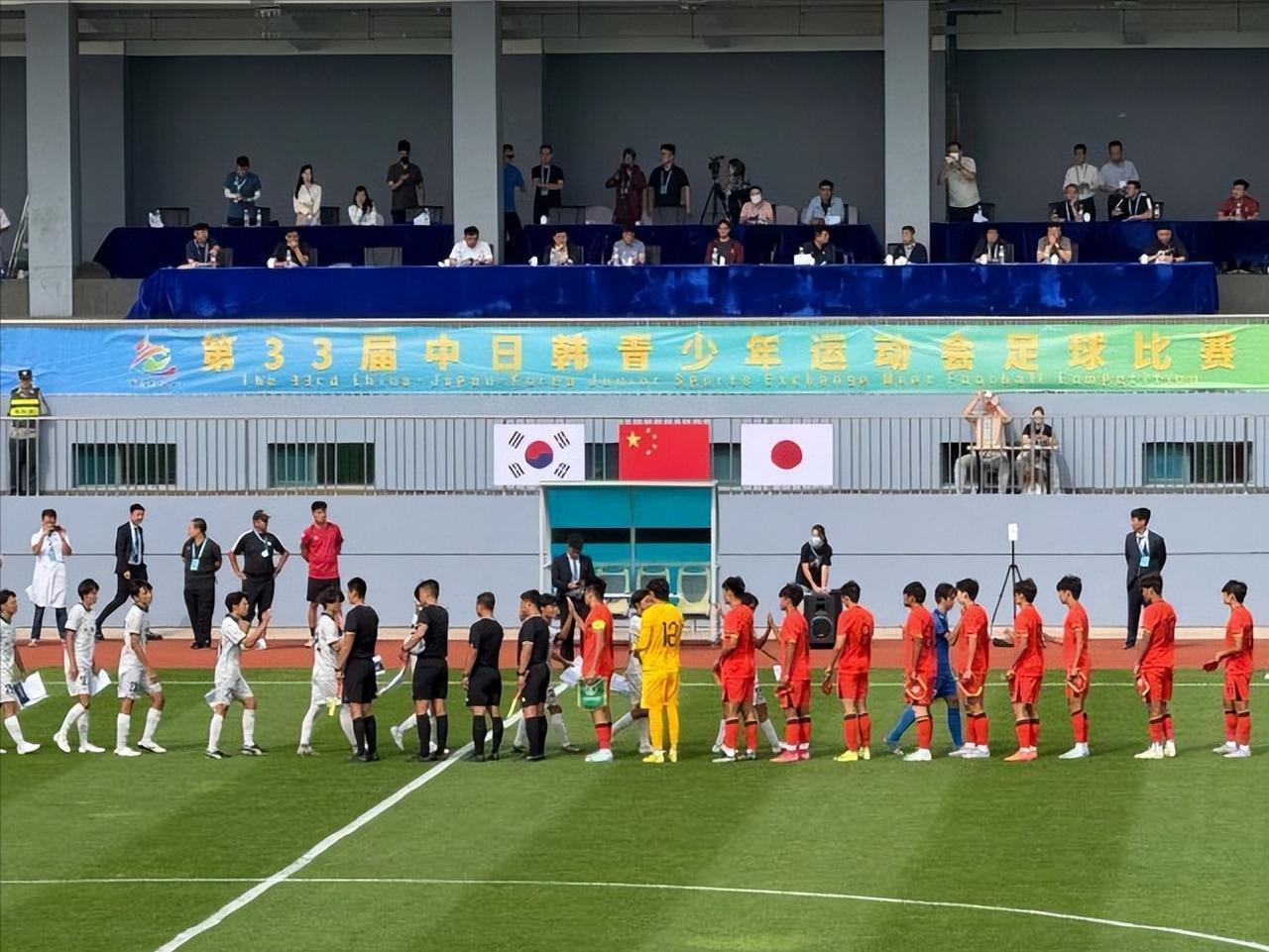 破天荒了，中国U18男足3:0胜了日本队。

是的，你没有看错，我们赢了日本，而