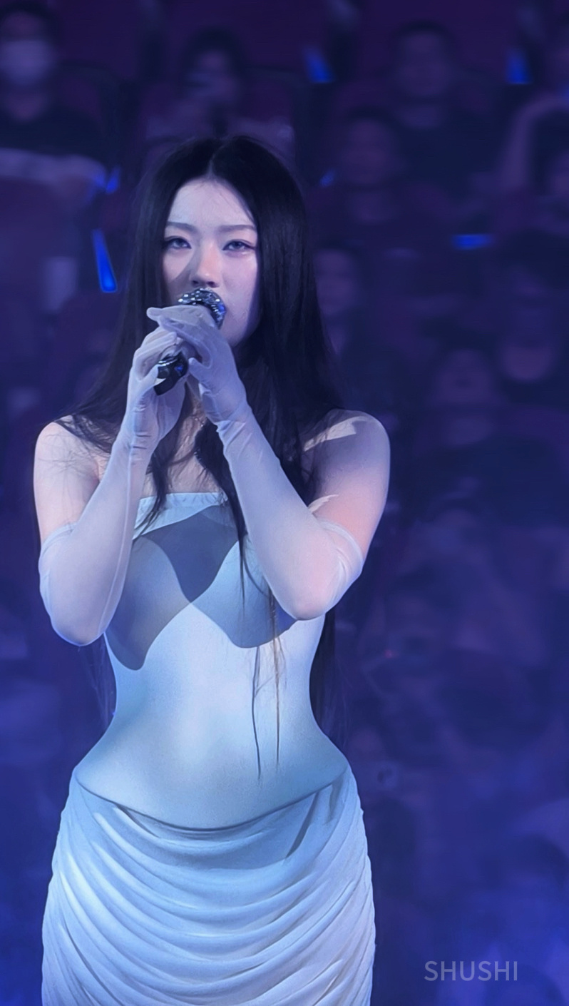 妈咪的下三白…好凶好魅 