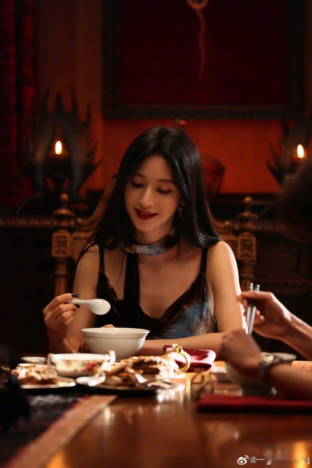 张俪 大枭姐驾到通通闪开 天呐！张俪这句“大枭姐驾到通通闪开”简直绝了！自带强大