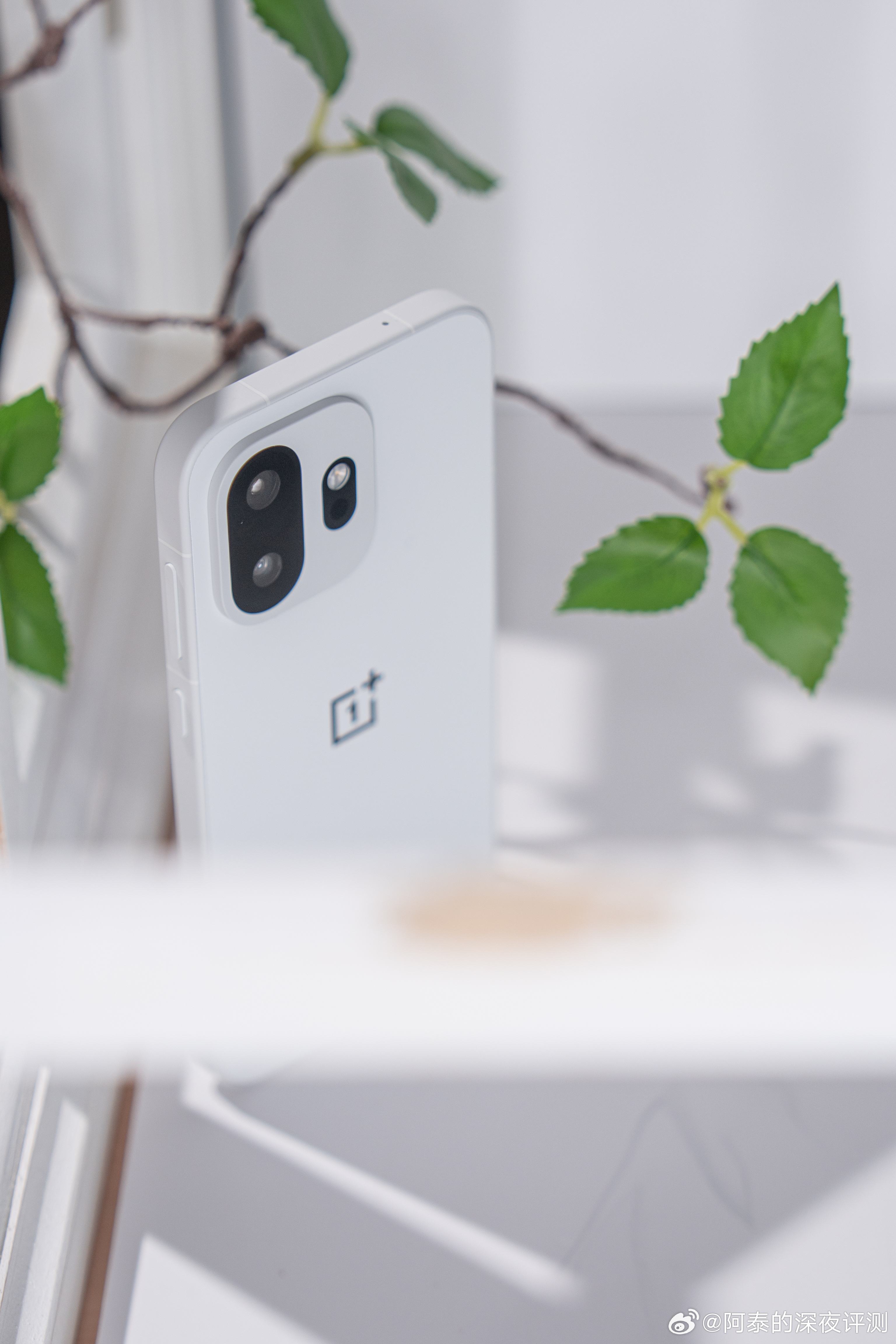 最近太爱这款小屏手机了！信我，一定去线下摸一摸15T一加总能把手机质感做的很舒服