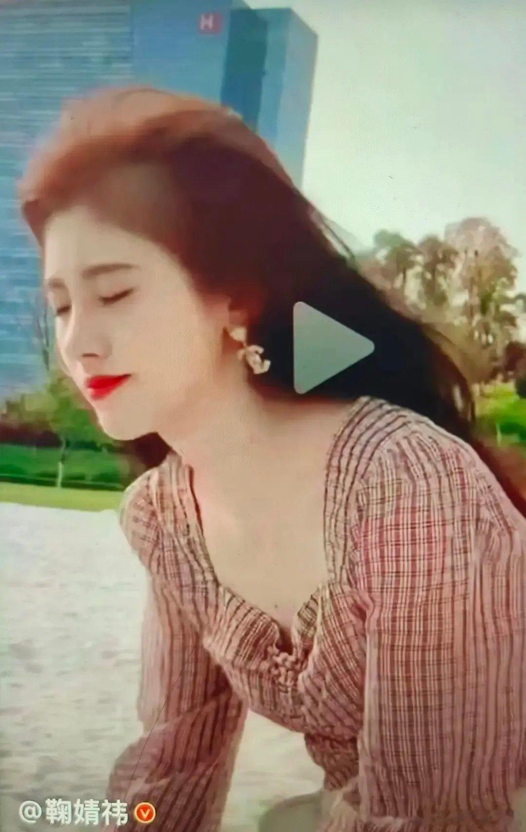 鞠婧祎盖再多的发际线粉也掩盖不住秃头的事实[允悲][允悲][允悲] ​​​