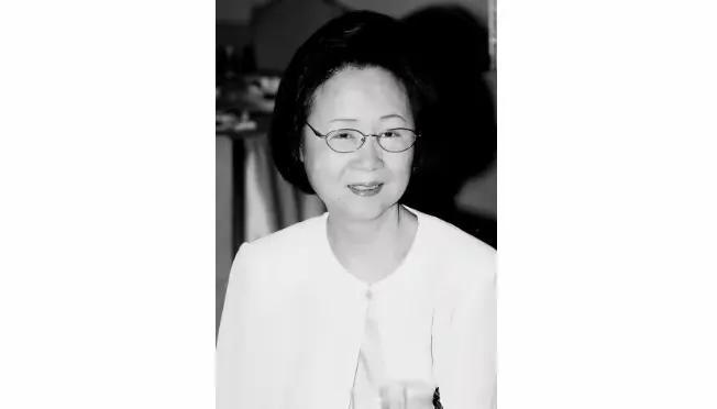 都说好死不如赖活着，86岁琼瑶为什么非要自杀呢？这大概就是，未经他人苦，莫劝他人
