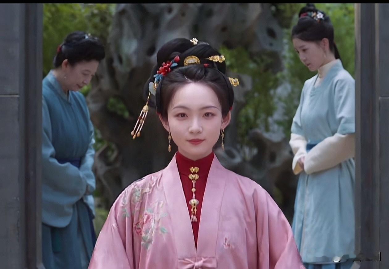 兰香如故：妹妹得封一品诰命，果然婚姻中的金钱和权利才是补品， 大补啊！
三妹妹这