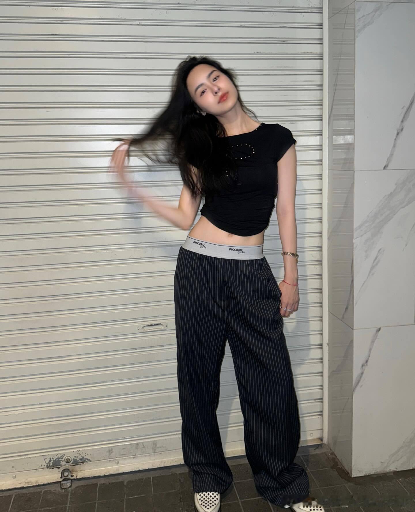 punpreedee 女鹅IG更新！身衣服上一个大大的🅿！女鹅说最近都在忙着w