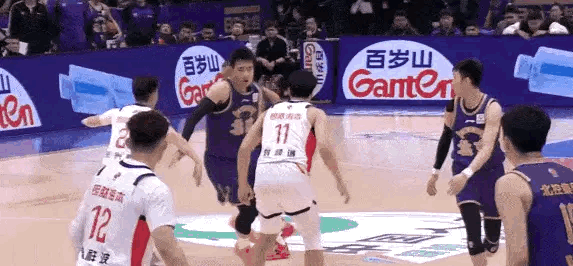 服了，真就是硬送啊，这犯规怎么想的…北控男篮vs龙狮男篮