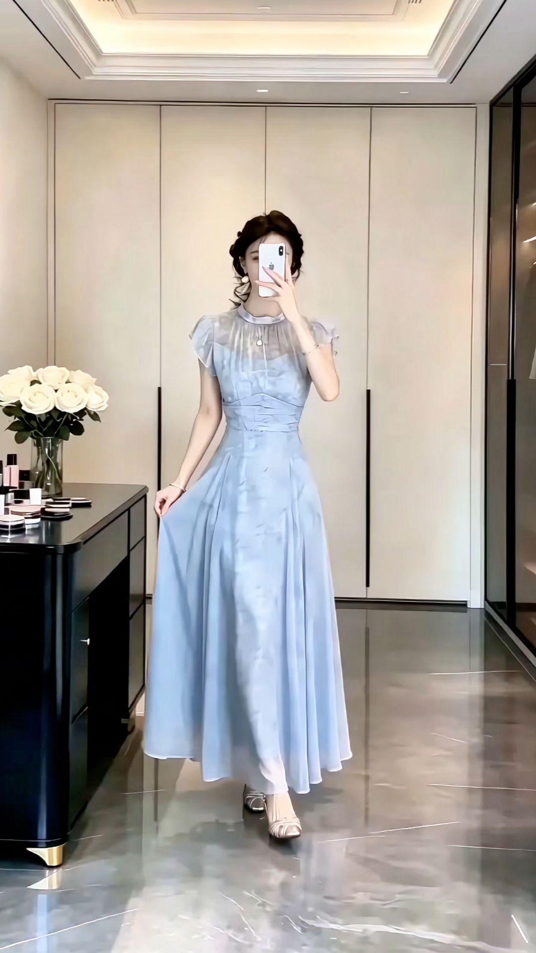 温柔蓝色连衣裙 女生自信穿搭 长裙温柔 穿搭是取悦自己