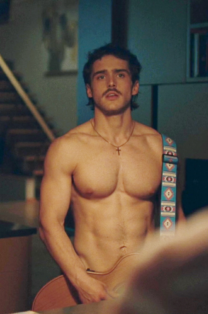 OMG！据THR，性感男星Charlie Gillespie已为迪士尼真人版电影