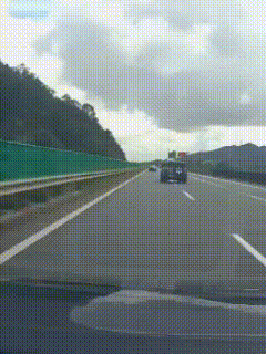 九死一生，这就是“死亡摇摆”。
近日一辆国产新能源车在高速上死亡摇摆的视频引发关