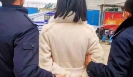 “没想到她竟潜伏了27年，”2021年，江西樟树一名幼儿园老师被警方逮捕，她曾深