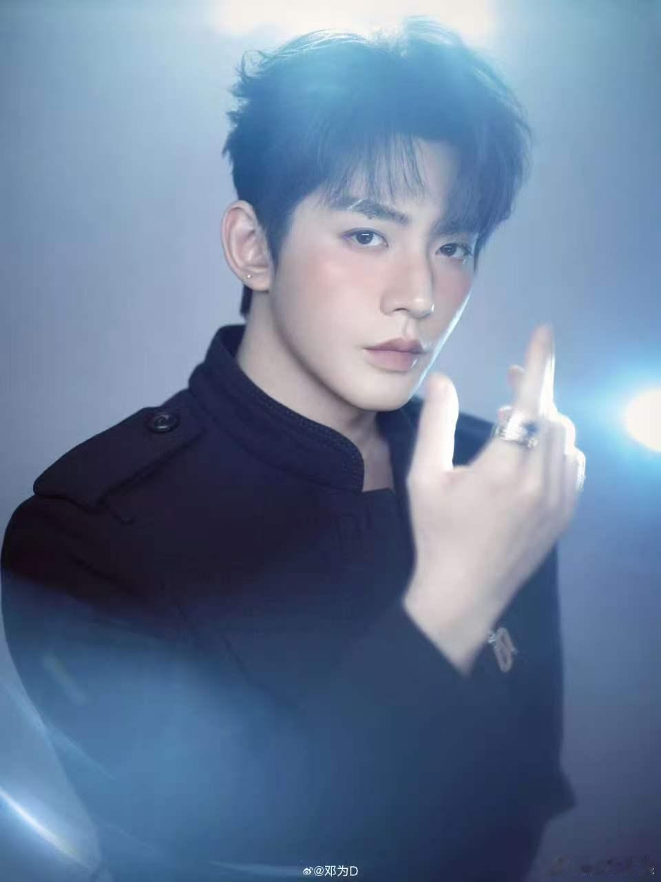 邓为微醺腮红妆邓为坐星际飞船邓为微醺腮红妆，好帅，