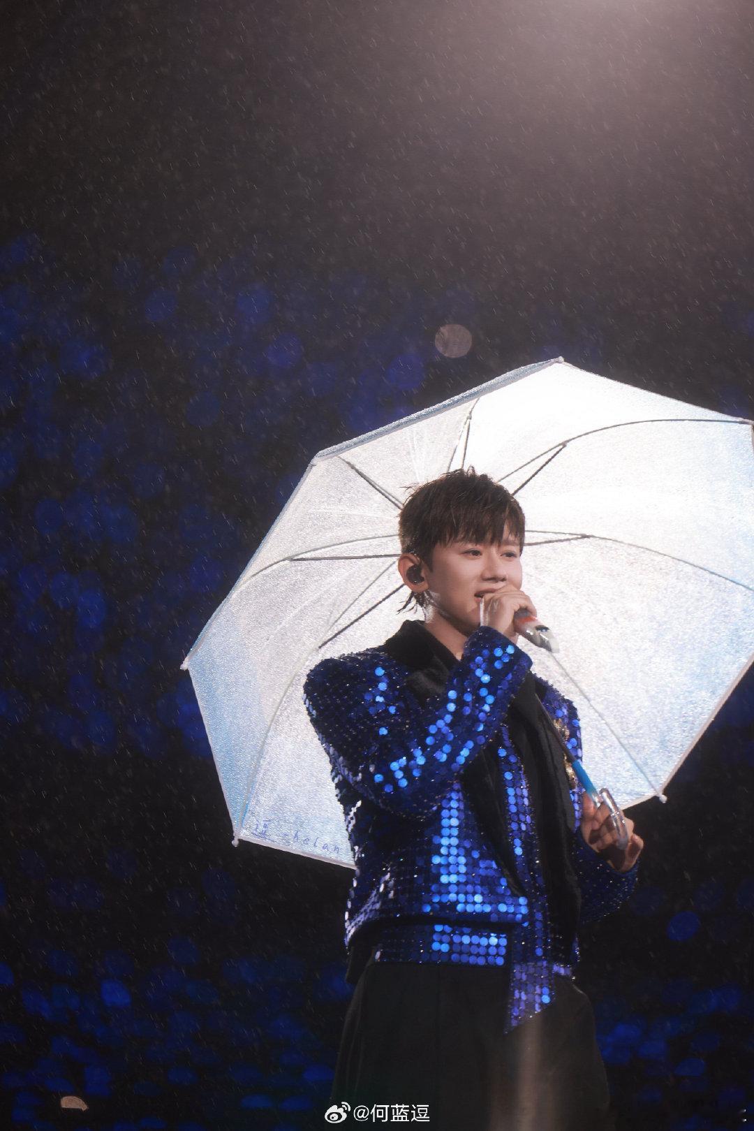 张杰演唱会雨幕歌词张杰1982开往未LIVE巡回演唱会 张杰 1982开往未·L