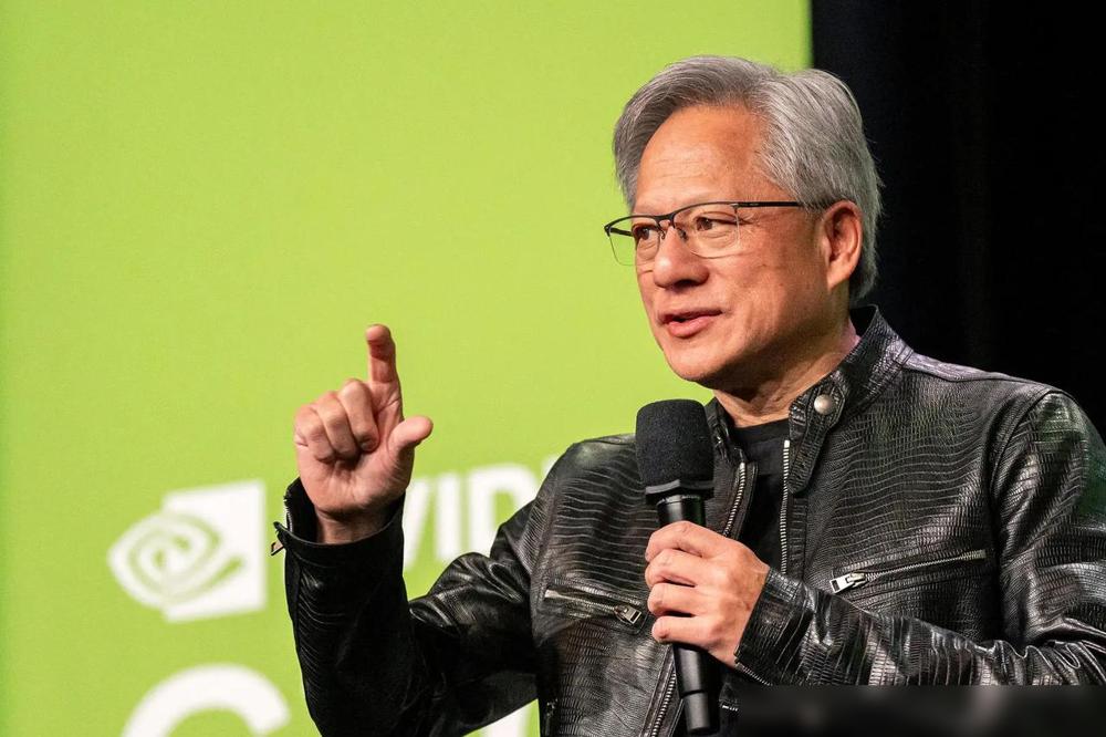 英伟达这波操作，真当咱们看不透？黄仁勋前脚刚夸完中国市场，后脚就宣布要在上海建研