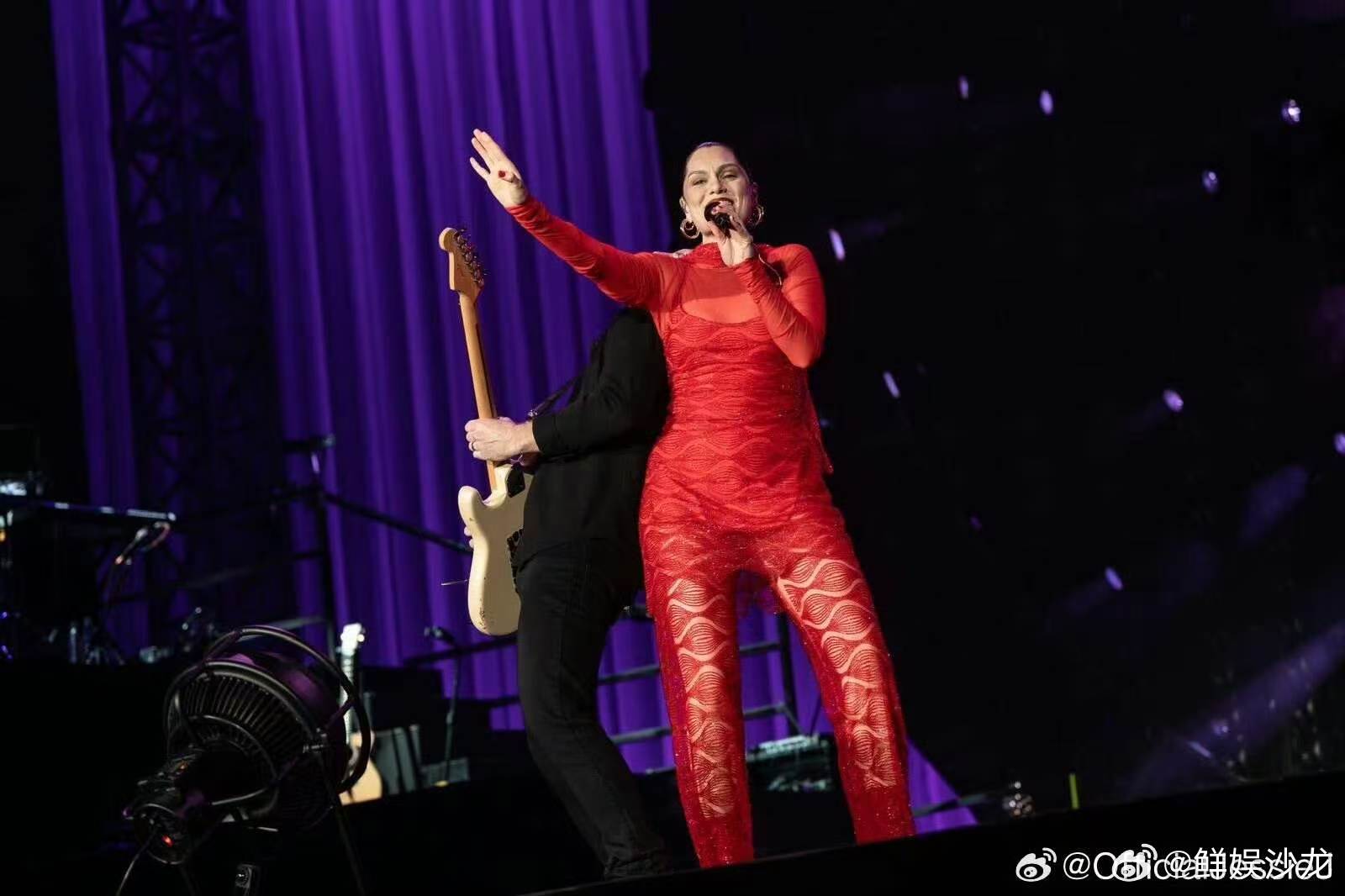 结石姐袭榜张碧晨尤长靖歌手直播歌手2026结石姐用实力证明自己，首轮袭榜轻松拿下