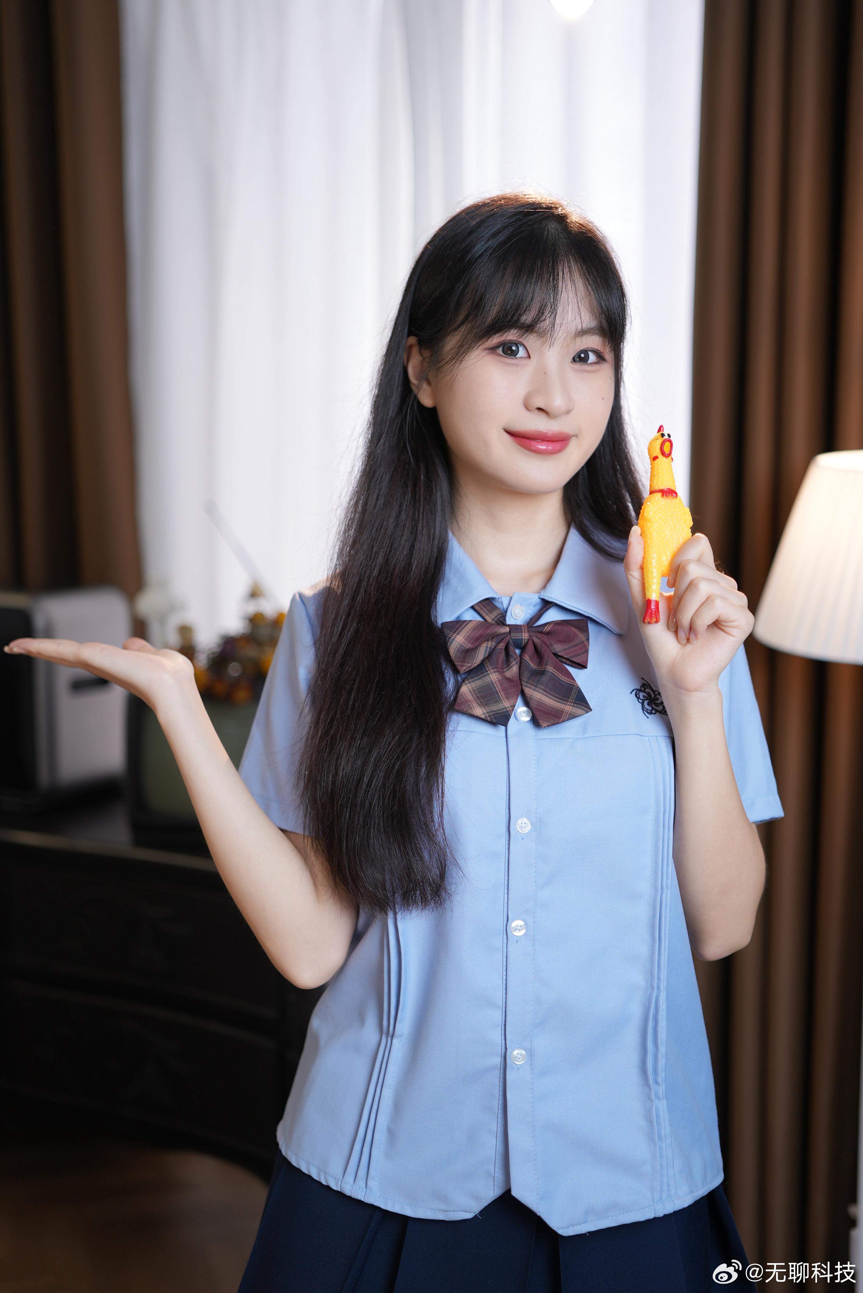 睡前还可以v我50！聊姐美图新星闪光计划