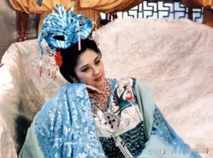 女儿国国王谁演的最漂亮呢女儿国国王当属朱琳演的最漂亮，在《西游记》众多的美女角色