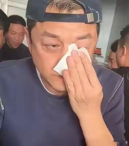 李亚鹏说:知道大家对我欠债这件事很关心，第一，我是亏麻了，但我没贷款一分钱，第二