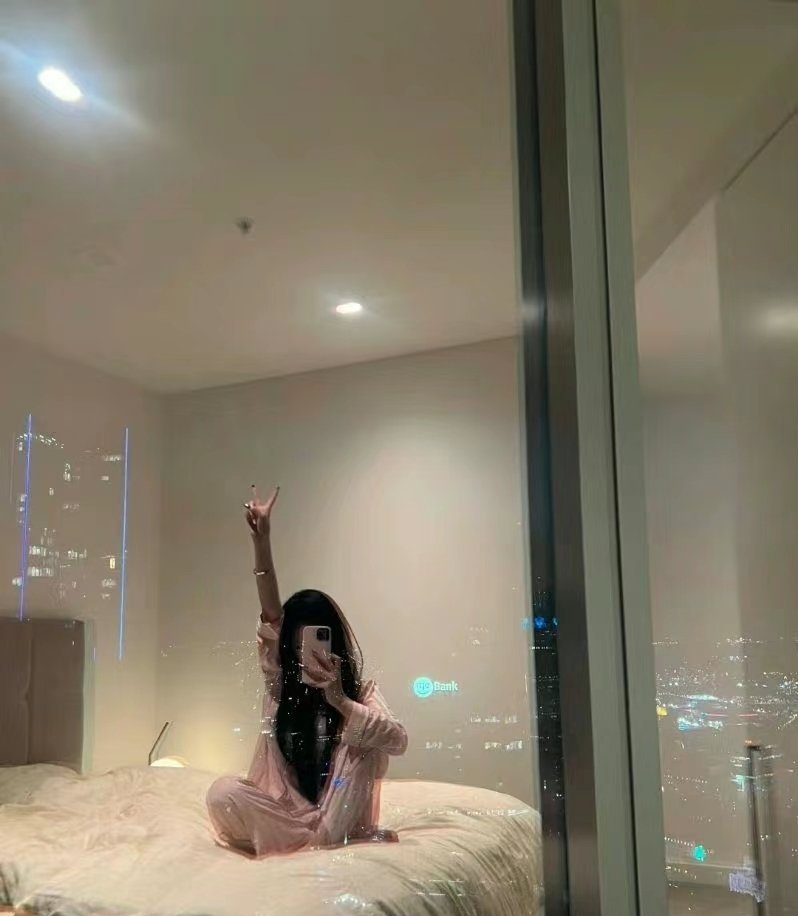 人总是这样 终于到了懂得珍惜的年纪 就偏偏什么都走散了 . ​​​