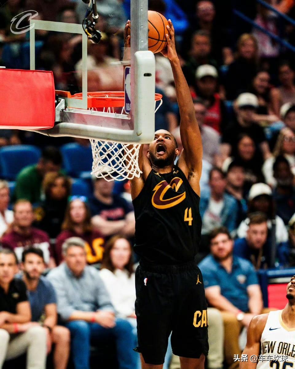 鹈鹕夹击锁住哈登其余的人要把握住机会[机智]

单持球手在场时，被针对，骑士其他