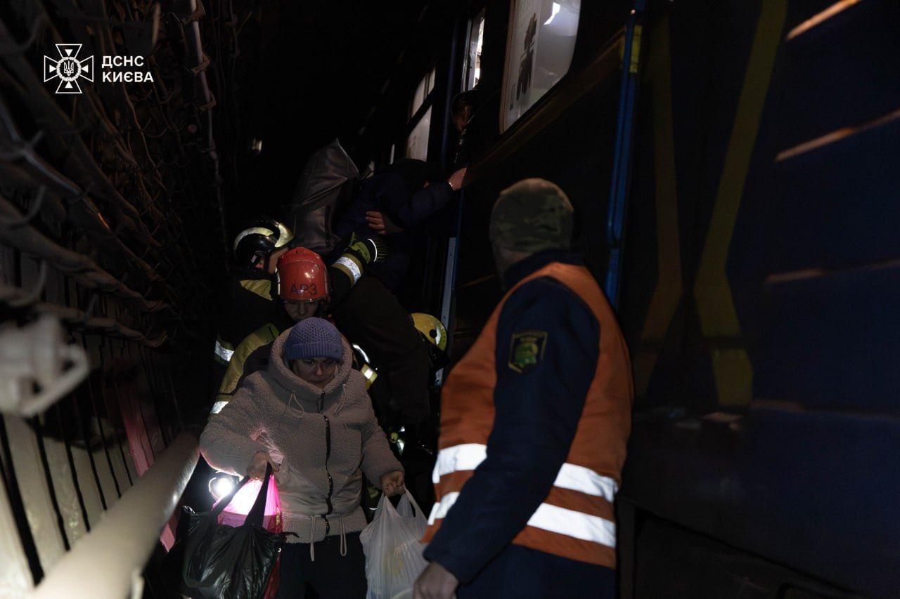 目前，乌克兰出现紧急停电，地铁在基辅和哈尔科夫停运。当地时间1月31日，乌克兰发