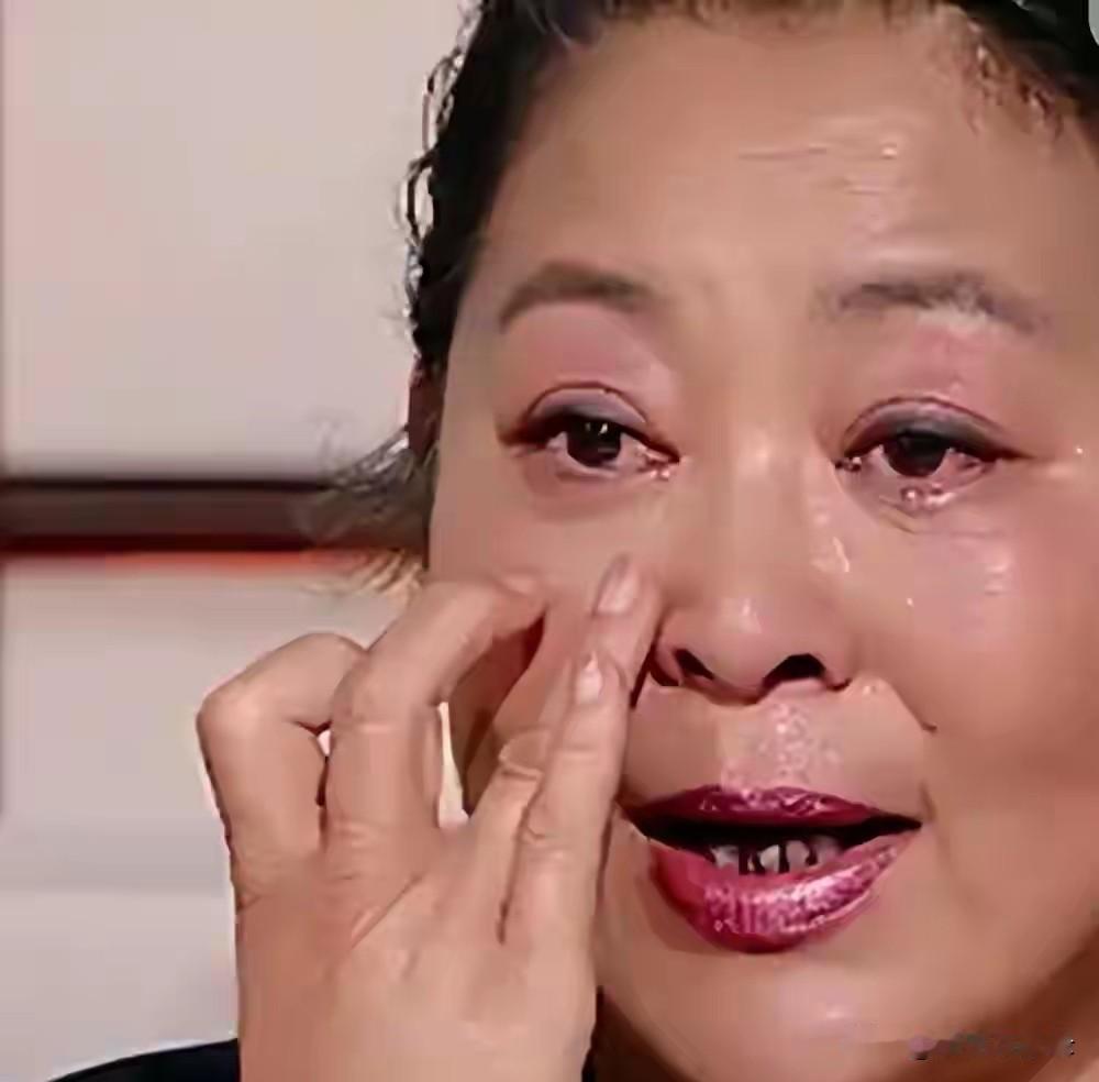 世人只知她被陈凯歌辜负，却不知，真正压垮倪萍的是另一段婚姻
 
在无数观众心里，