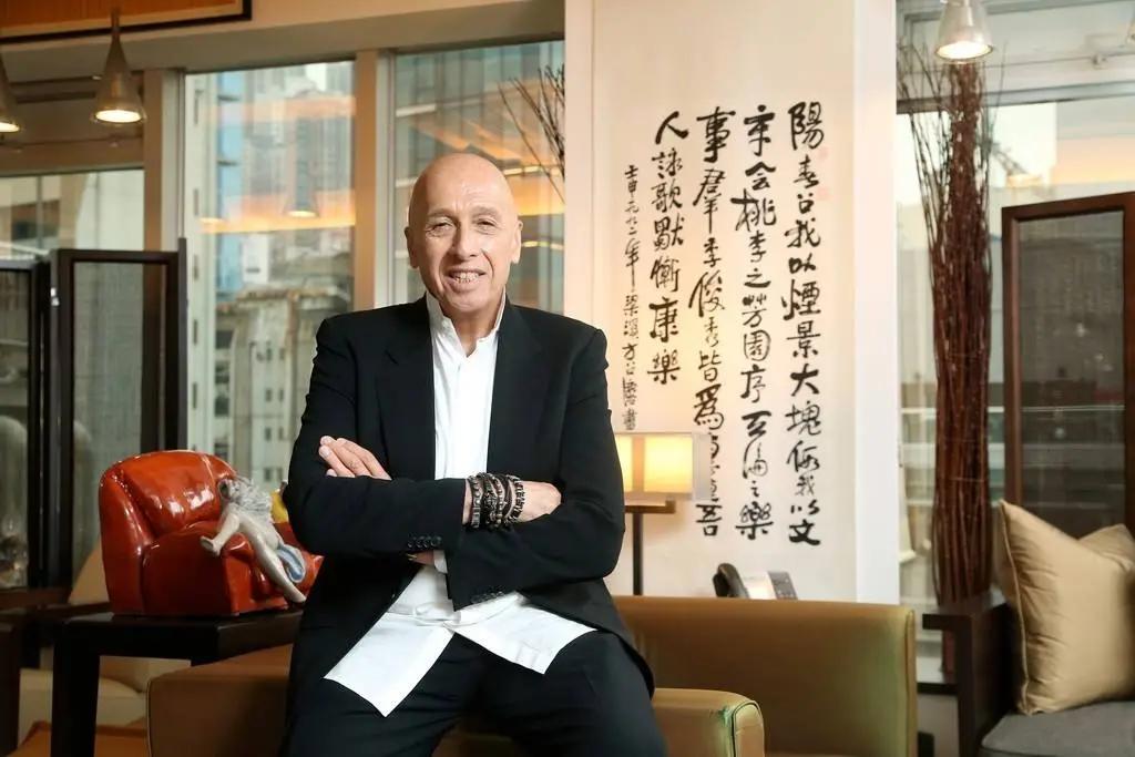 2008年，加拿大移民局收到了一个让他们震惊的消息。
该国犹太裔富豪盛智文（原名