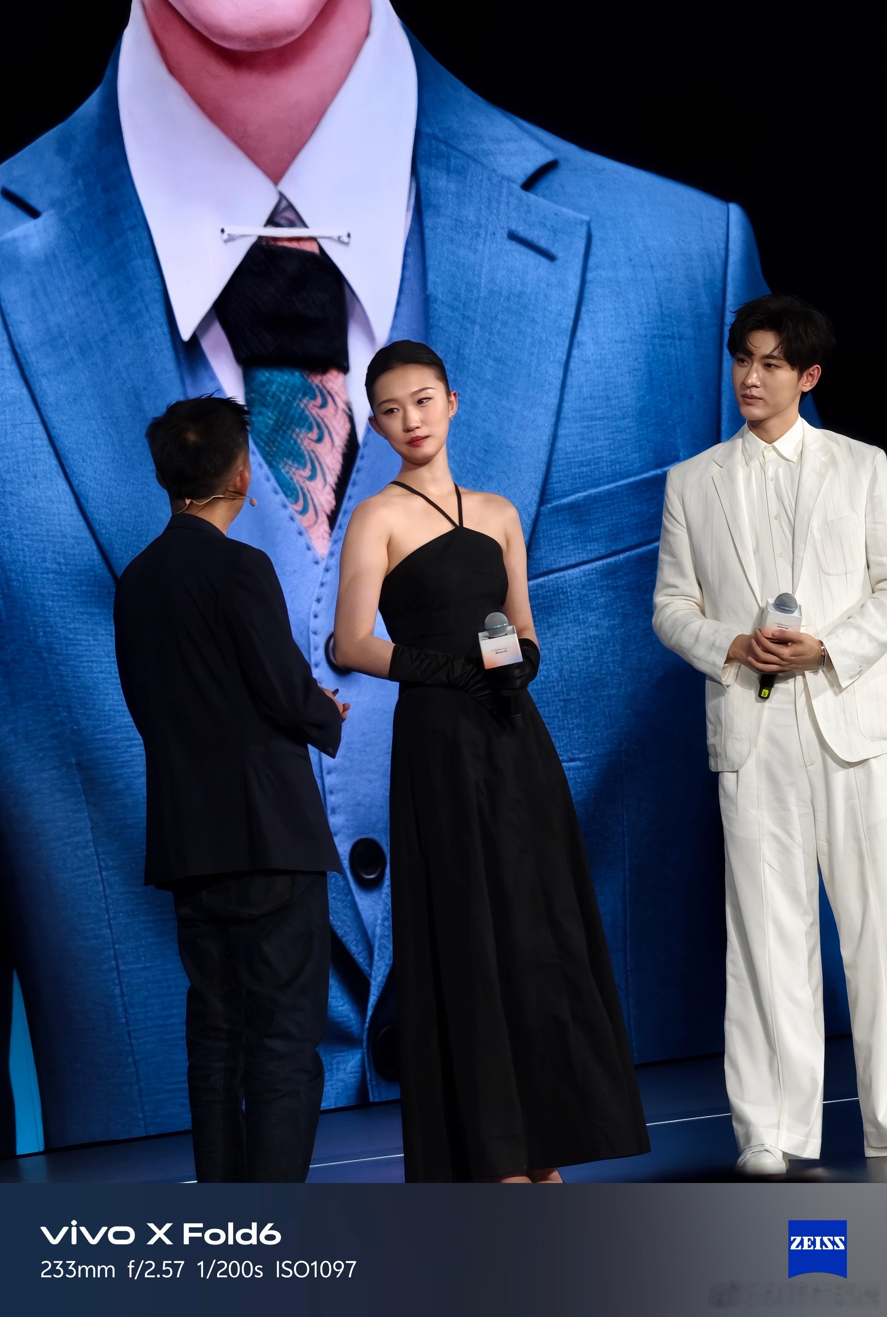 优必选2026年度全球发布会还有两个明星王佳怡和程泓鑫粉丝在哪里让我看到你们