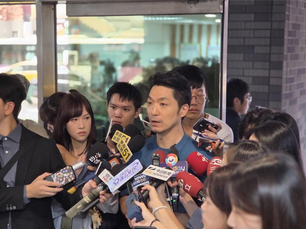 蒋万安为蔡康永发声。
针对艺人蔡康永现身“台独”顽固分子沈伯洋竞选总部事件，台北