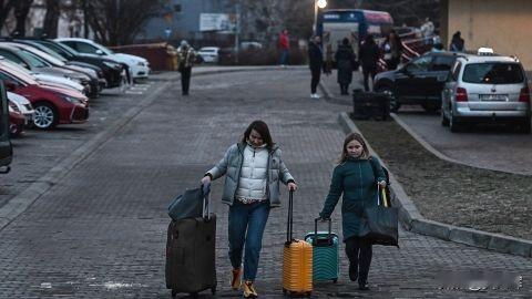 并非所有人都会回归：社会学家公布战后愿返乌的乌克兰难民比例
 
12月29日，“