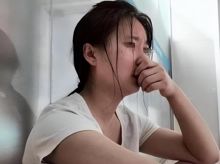 山东临沂，一名从小被继父养大的女子，出嫁后继父因病失去劳动能力，步行到她家门口只