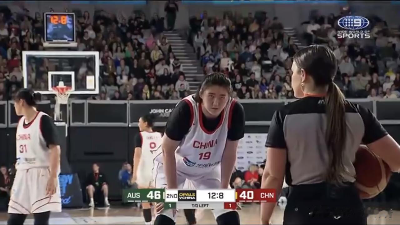 张子宇12中11空砍28分11篮板4盖帽！热身赛中国女篮74-76惜败澳大利亚女