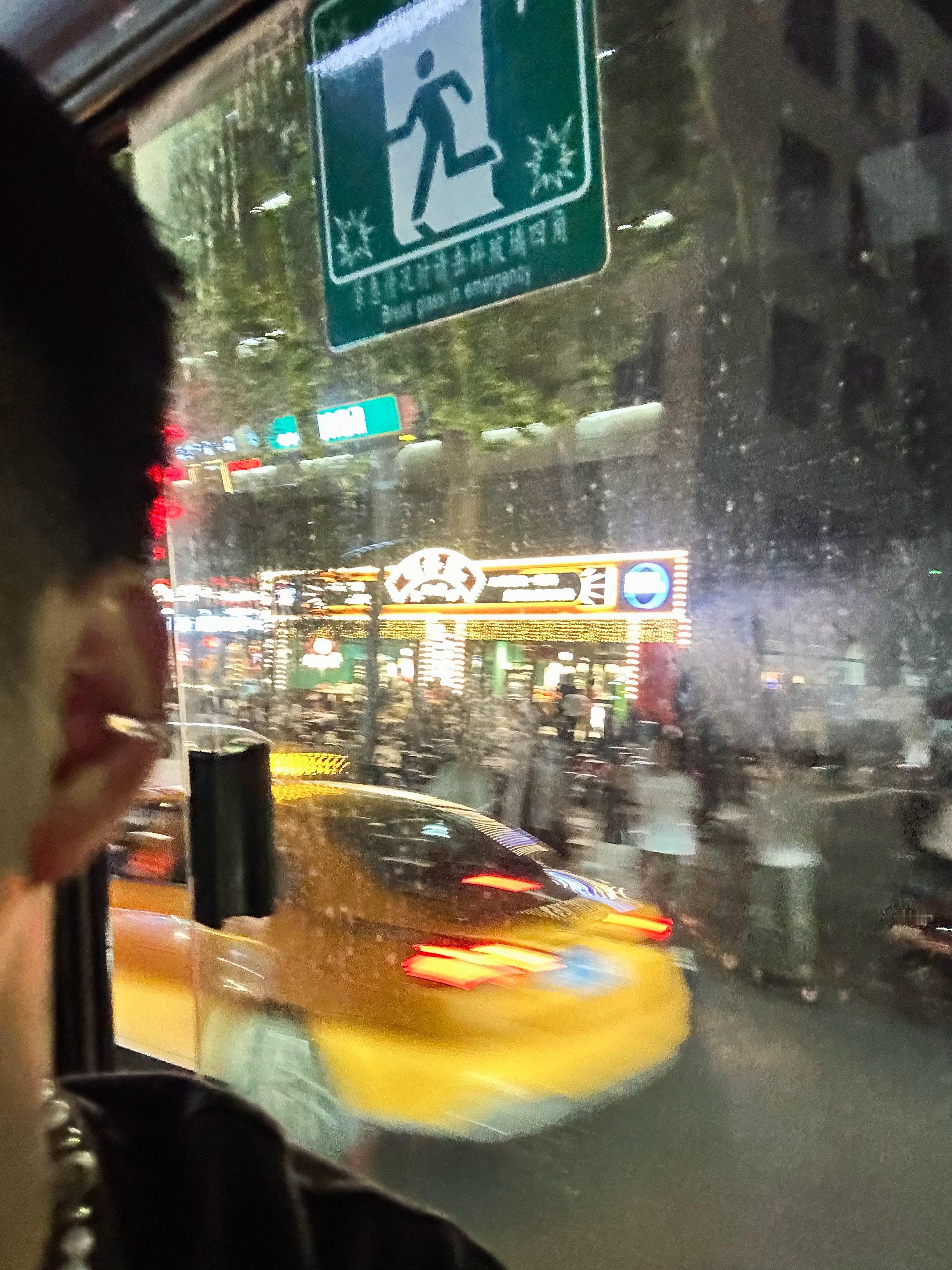 感谢狠狠复刻一下弟弟的氛围感耳夹这种配饰太加分我真的很喜欢之前搞丢3只的遗憾海獭