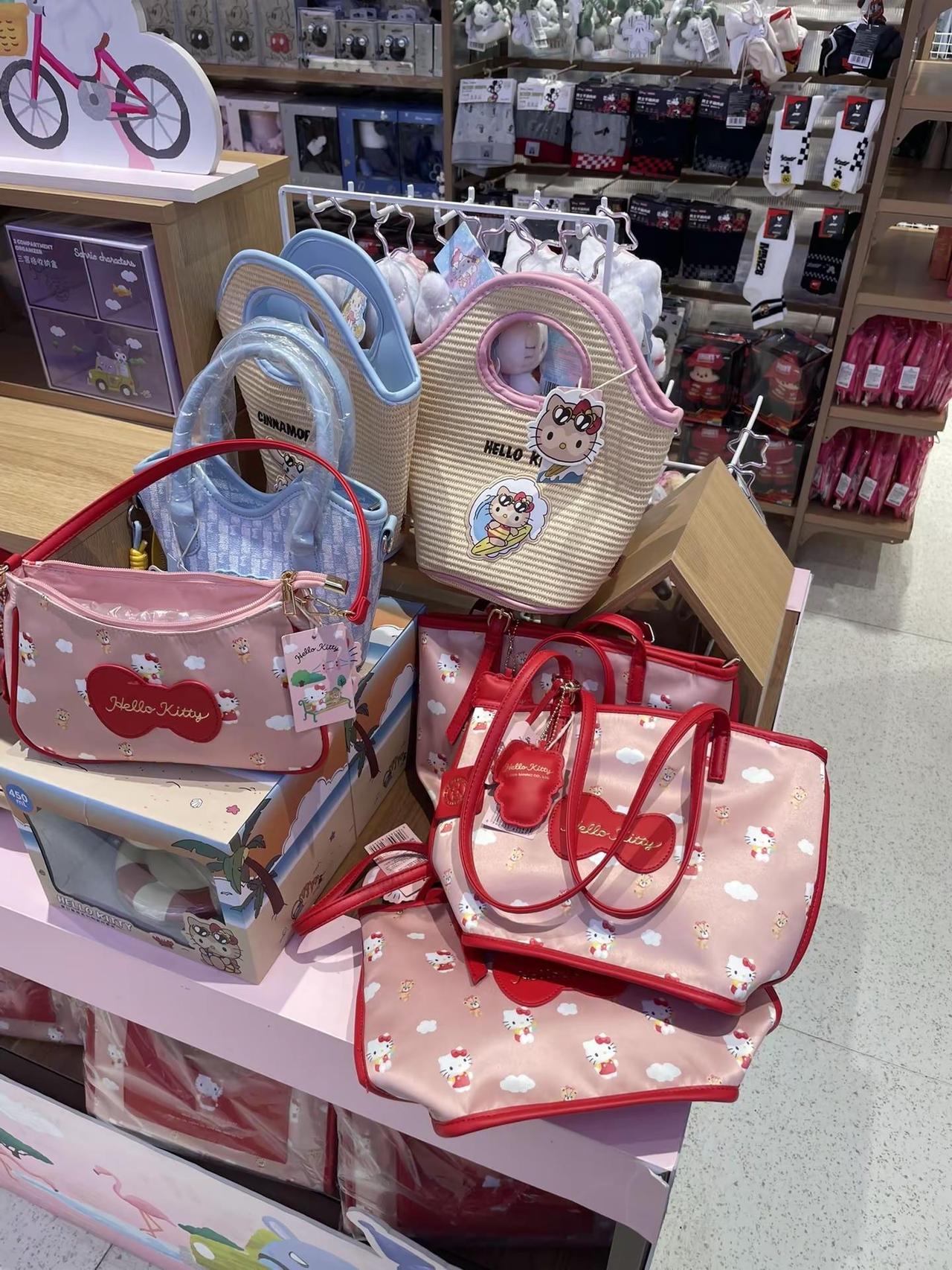 曾经最喜欢的卡通形象 卡通hellokitty 名创优品 名创优品有很多玩偶真的