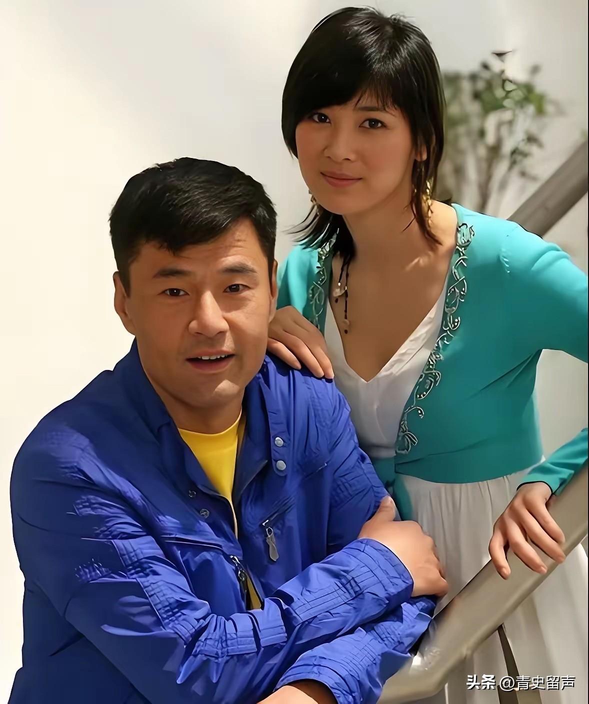 于荣光怎么也想不通，结婚35年来他零绯闻，钱他赚、饭他做，十分宠爱妻子，但202