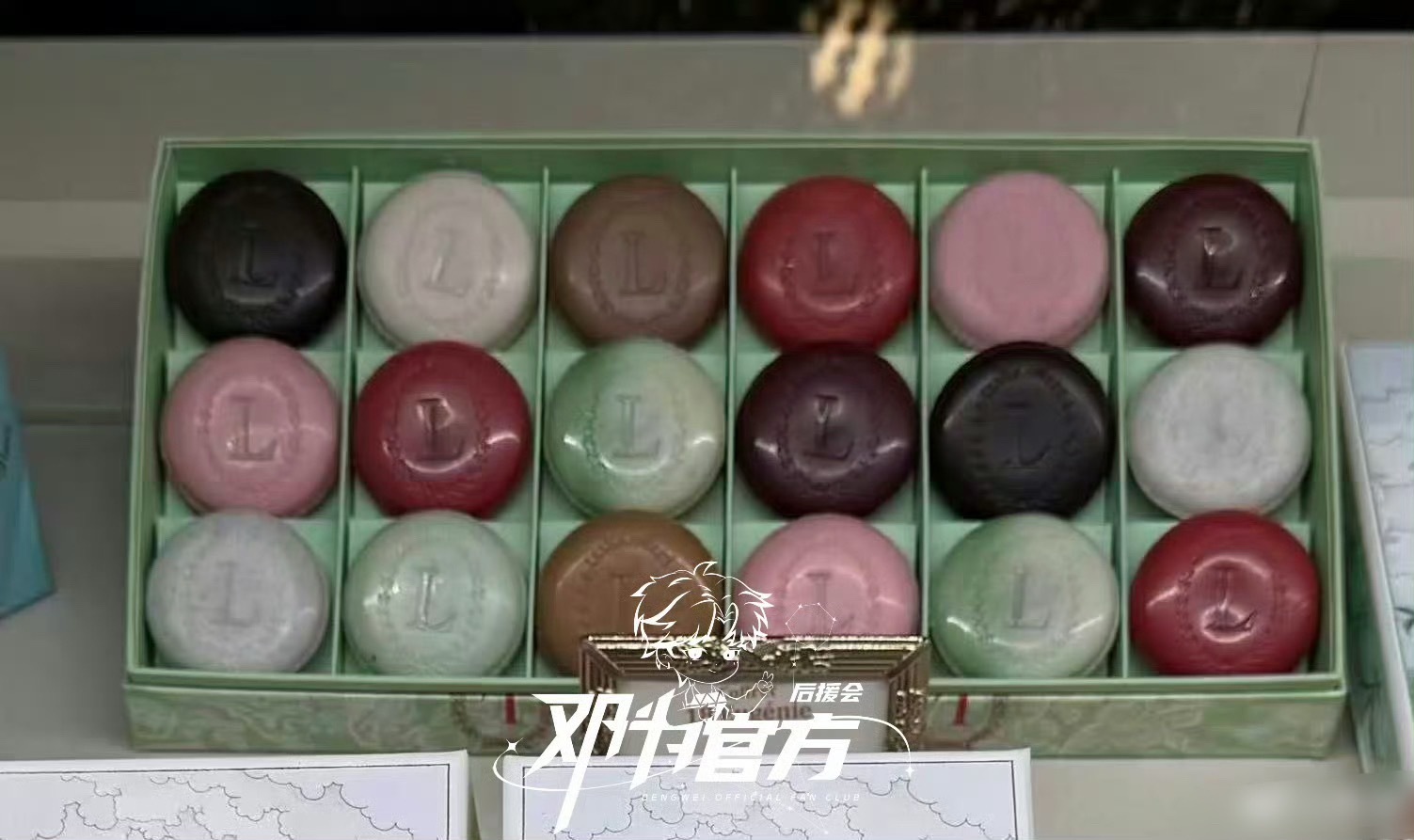 邓为请粉丝吃马卡龙 邓为给粉丝的逆应援，收到马卡龙的粉丝们肯定超幸福吧邓为