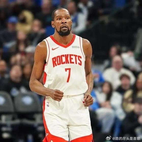 《火箭被热火打回原形？杜兰特拼到32分，申京挨骂软脚虾，这个位置真该有人走人吗》