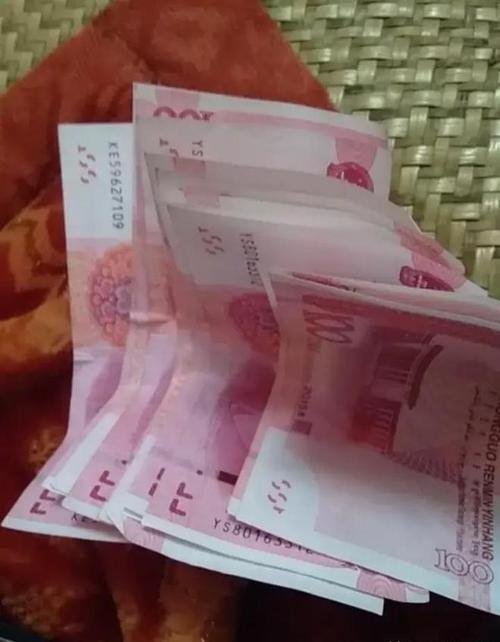 我是个家庭主妇，我老公每个月给我2000的生活费，他基本不在家吃，只有偶尔晚上吃
