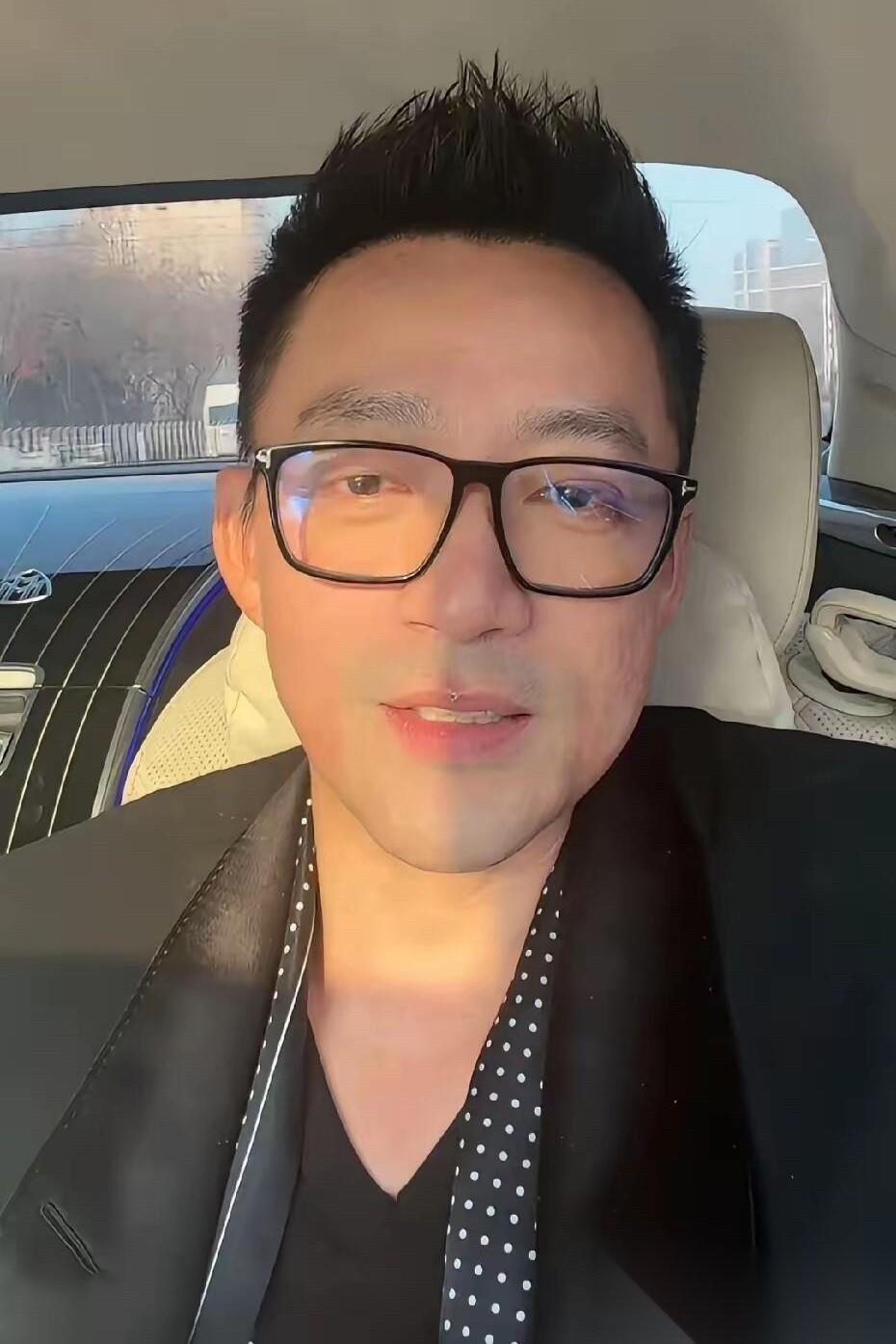 汪小菲这人，最大的问题，不是脾气爆，也不是嘴巴碎。更不是爱找台湾女人，而是不孝！